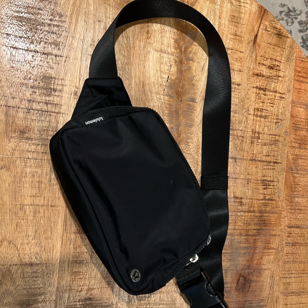 Everywhere Belt Bag Large 2L black Lululemon